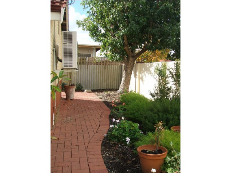 11 India Street, Inglewood WA 6052