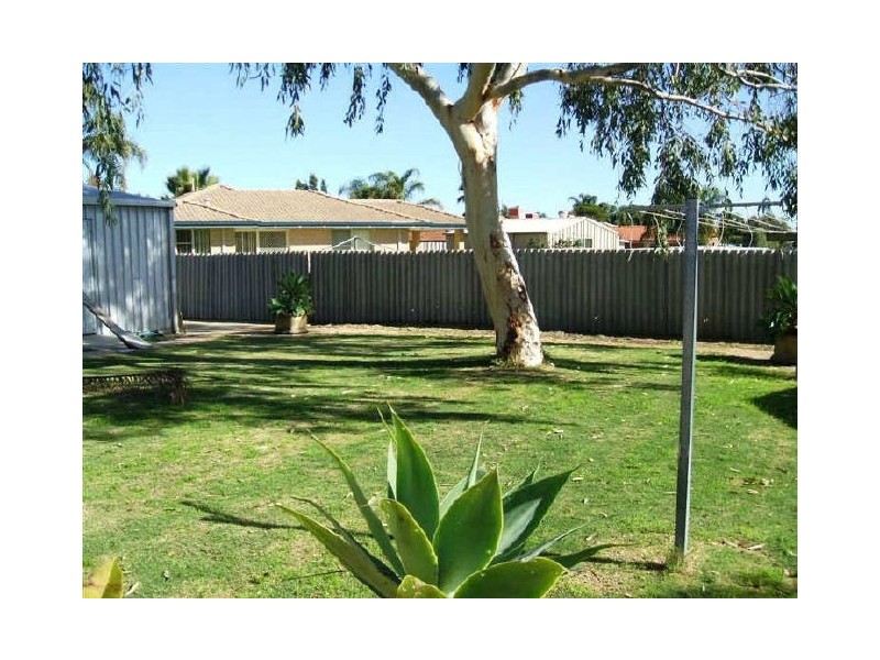 18 Waratah Court, Maddington WA 6109