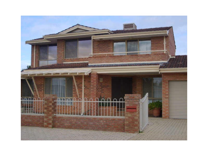 5 Robbins Place, Winthrop WA 6150