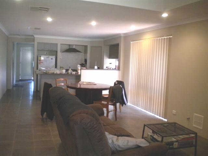 2/27 Wiltshire Avenue, Thornlie WA 6108