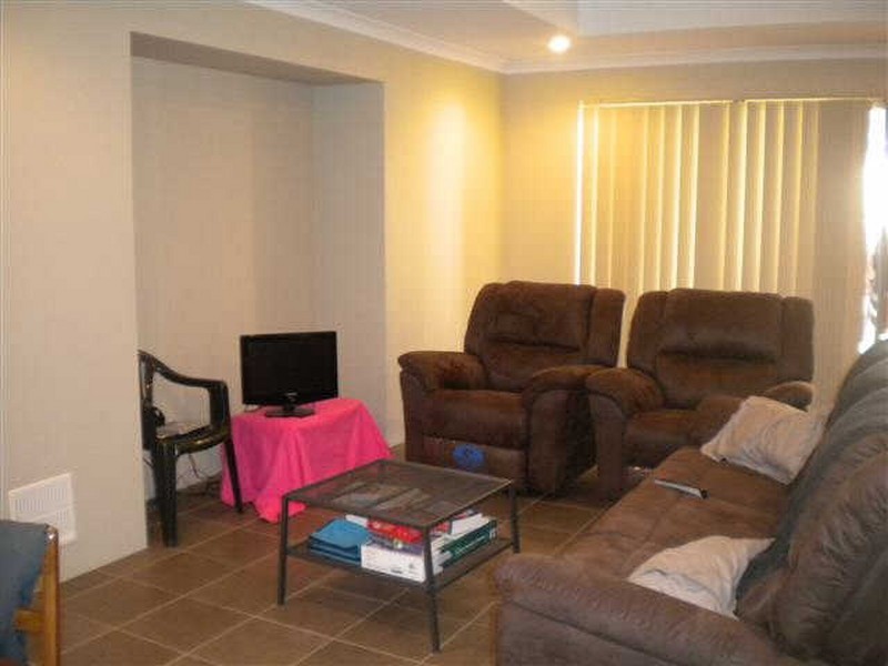 2/27 Wiltshire Avenue, Thornlie WA 6108