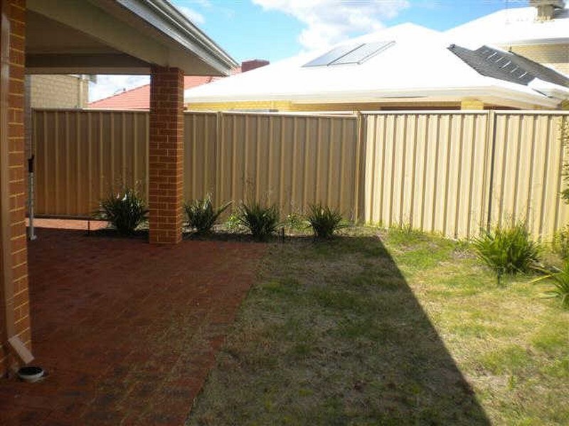 2/27 Wiltshire Avenue, Thornlie WA 6108