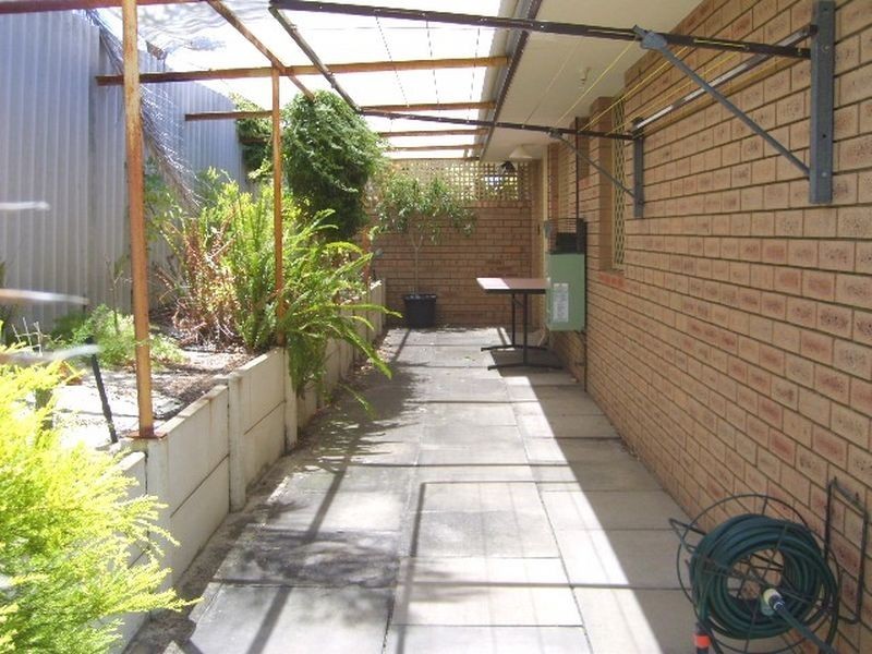 7/8 Neon Close, Parkwood WA 6147