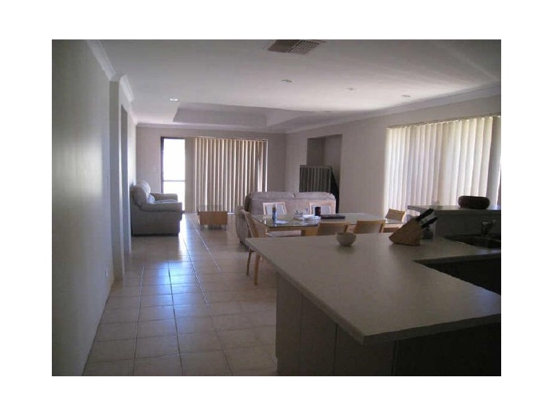 4/27 Wiltshire Avenue, Thornlie WA 6108