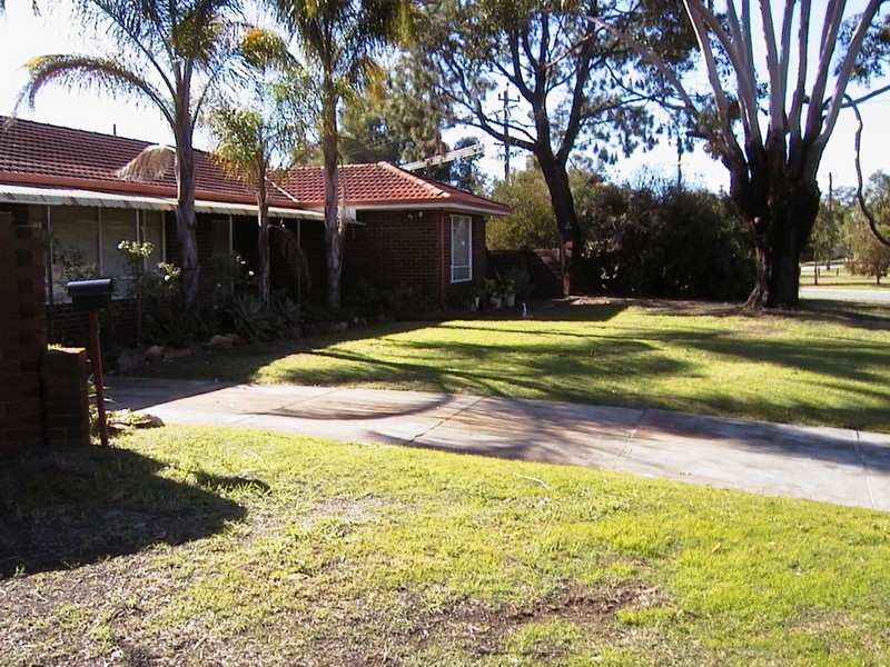 1 Cromer Place, Lynwood WA 6147