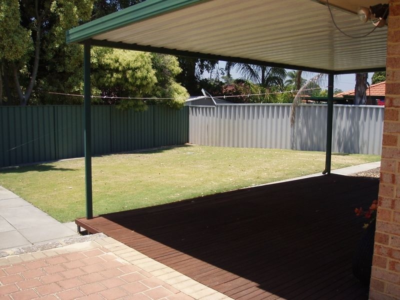 8 Oriole Way, Thornlie WA 6108