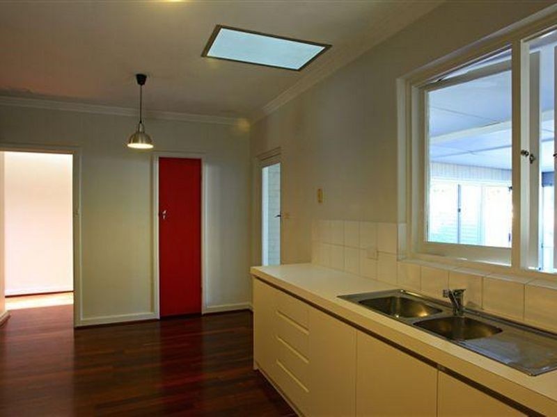 24 Tricourt Grove, Riverton WA 6148