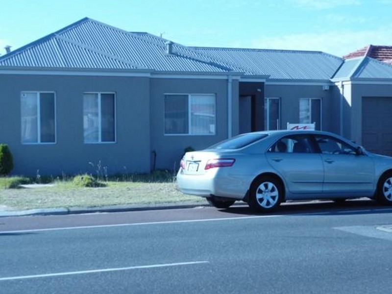 1/72 Station Street, Cannington WA 6107