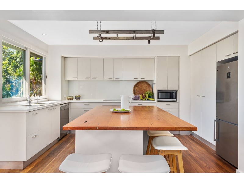 33 Cannes Drive, Avalon Beach NSW 2107