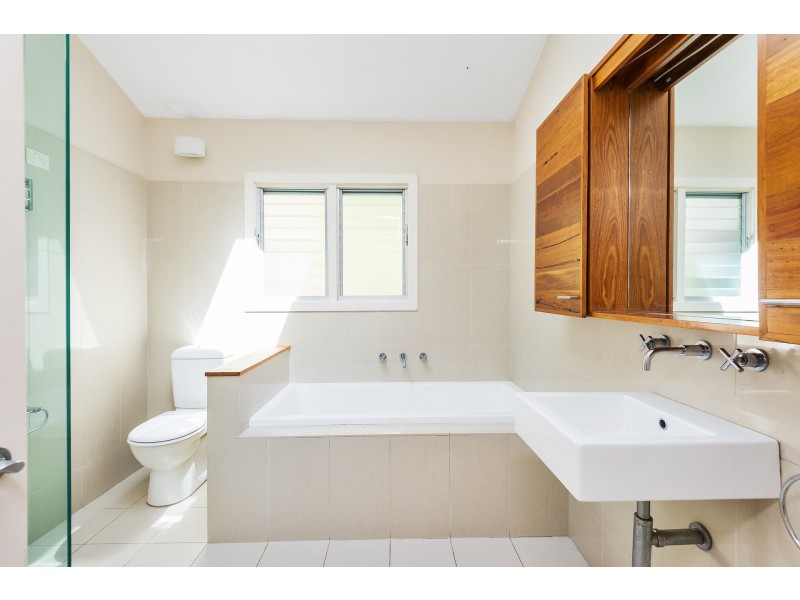 33 Cannes Drive, Avalon Beach NSW 2107