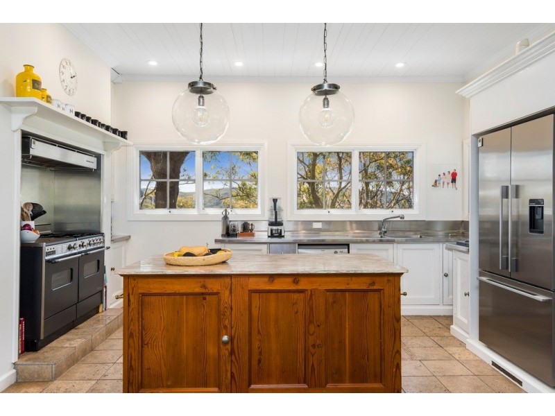 24 Quarter Sessions Road, Church Point NSW 2105