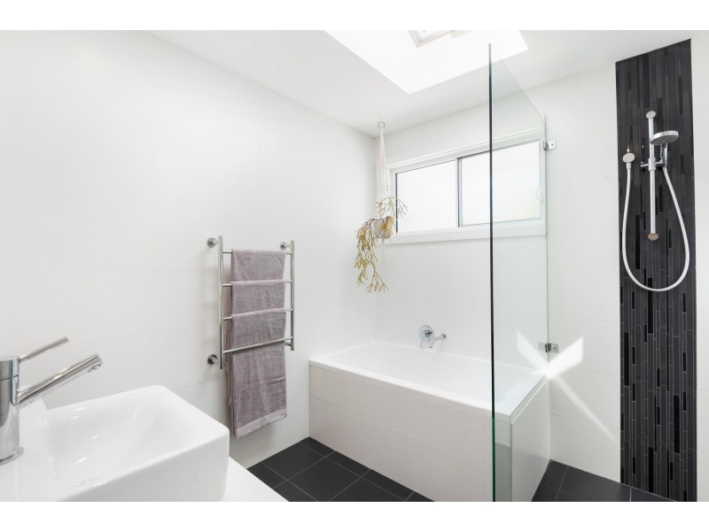 3 Toorak Place, Avalon Beach NSW 2107