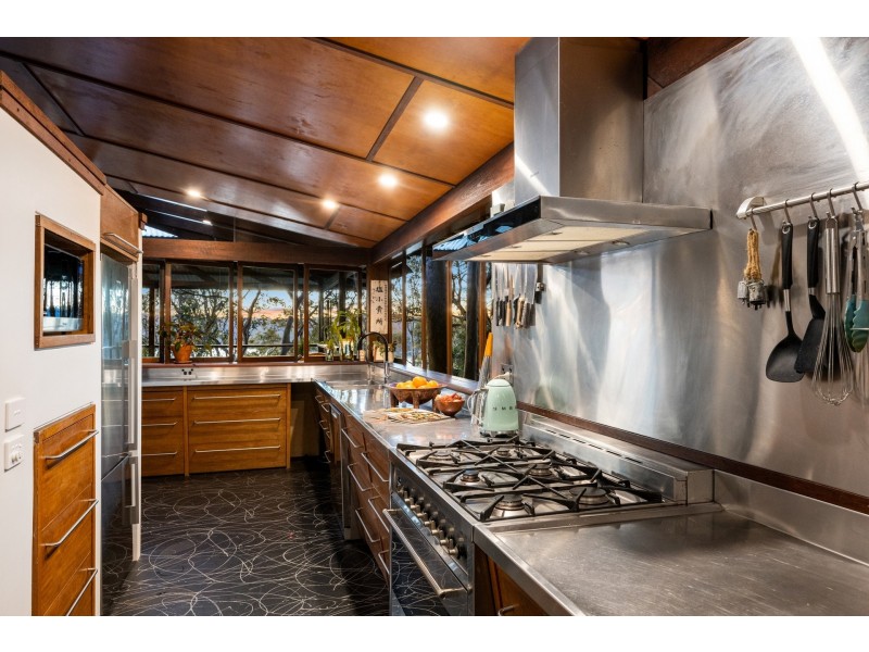 33 Hilltop Road, Avalon Beach NSW 2107