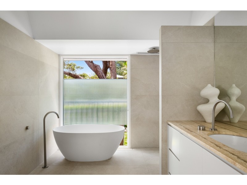 35 Bareena Road, Avalon Beach NSW 2107