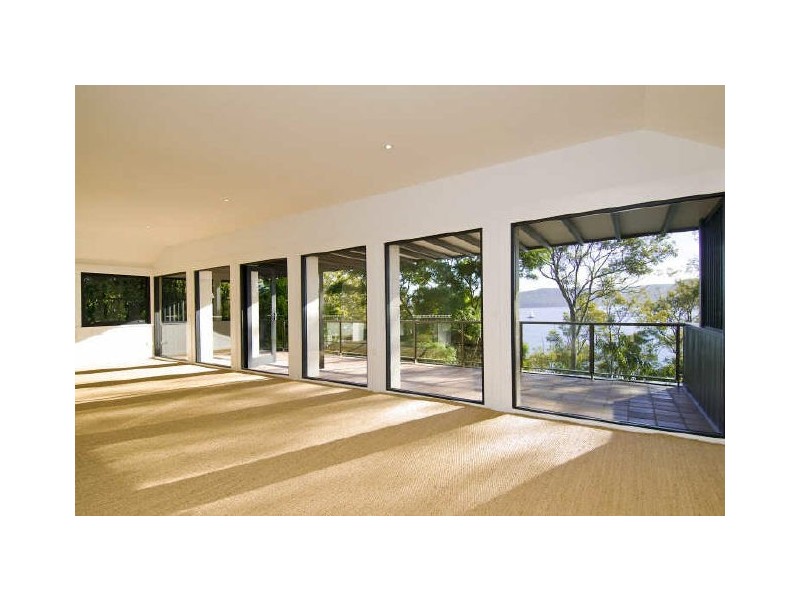 4 Paradise Avenue, Clareville NSW 2107