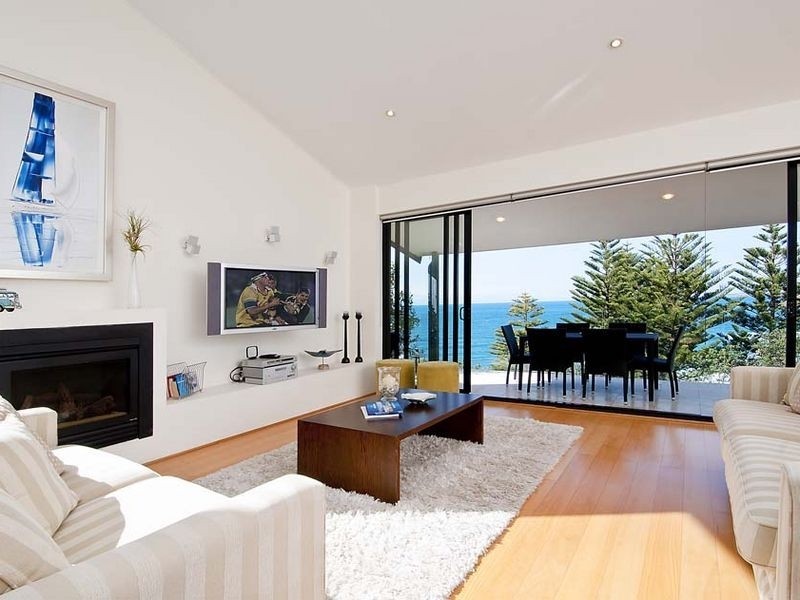 25 The Serpentine, Bilgola NSW 2107