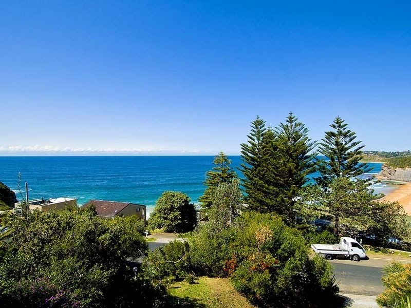 25 The Serpentine, Bilgola NSW 2107