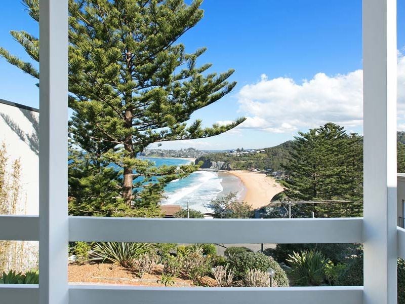 35 The Serpentine, Bilgola NSW 2107