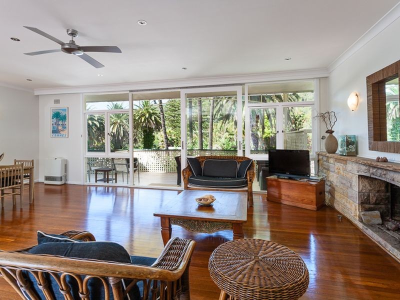 11 The Serpentine, Bilgola NSW 2107