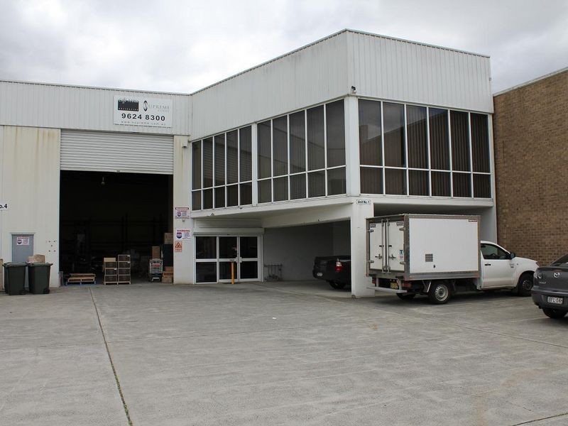 1/4 St James Place, Seven Hills NSW 2147