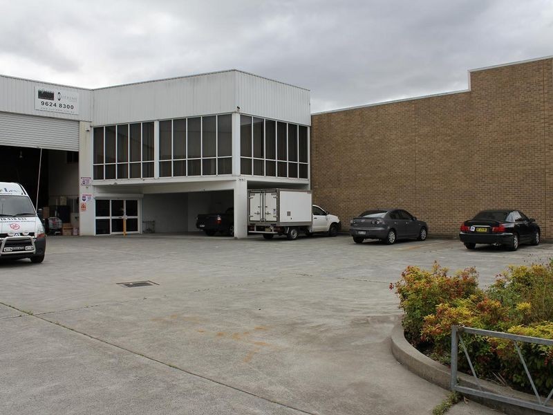 1/4 St James Place, Seven Hills NSW 2147