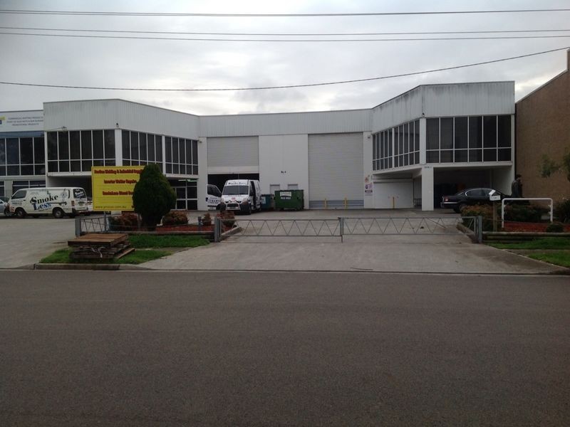 1/4 St James Place, Seven Hills NSW 2147