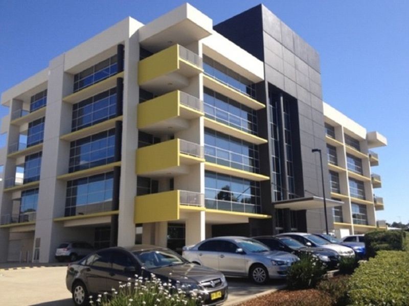 2/4-8 Inglewood Place, Baulkham Hills NSW 2153