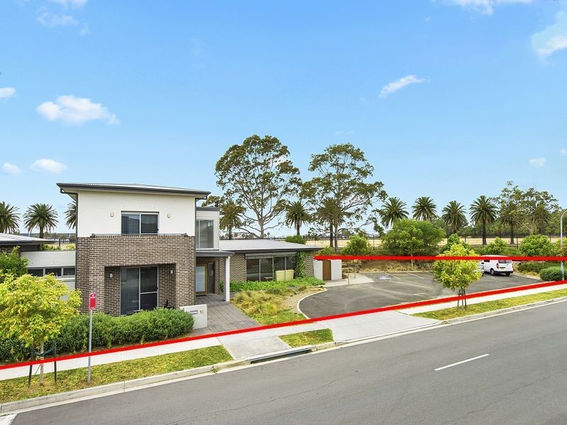 16 Rowe Drive, Potts Hill NSW 2143