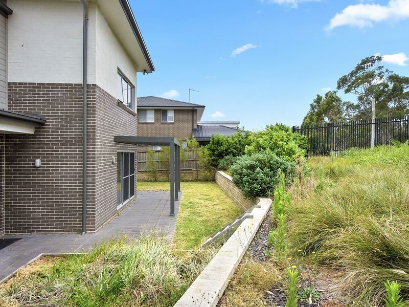 16 Rowe Drive, Potts Hill NSW 2143