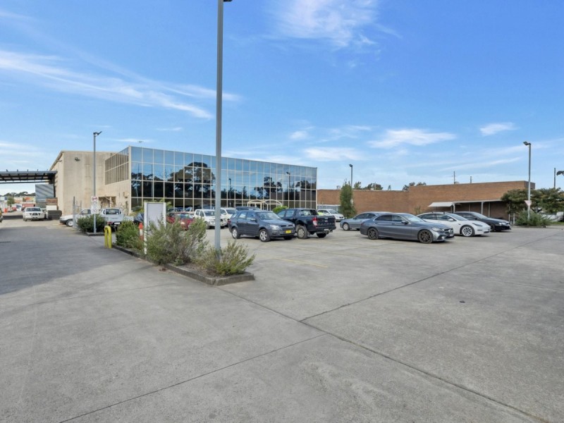 77 Governor Macquarie Drive, Chipping Norton NSW 2170