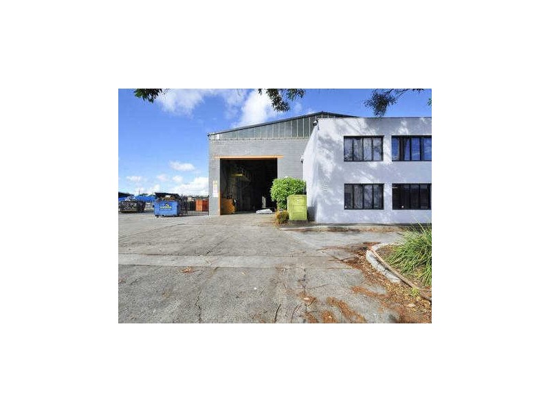 32 Regent Crescent, Moorebank NSW 2170