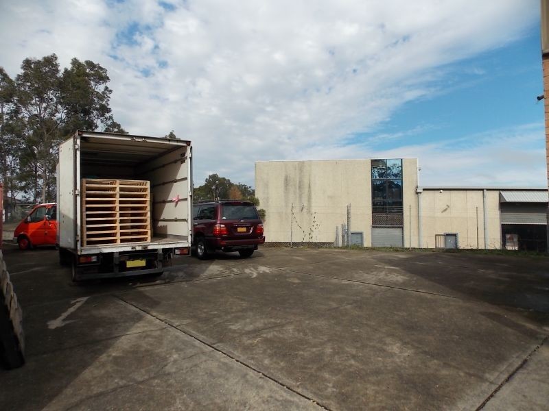 1/2 Wiltona Place, Girraween NSW 2145