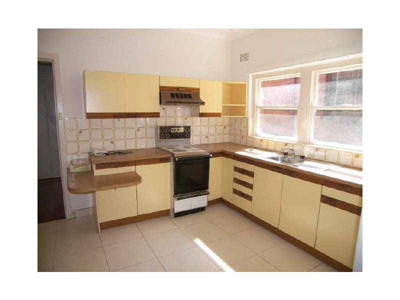 5 Kinsel Avenue, Kingsgrove NSW 2208