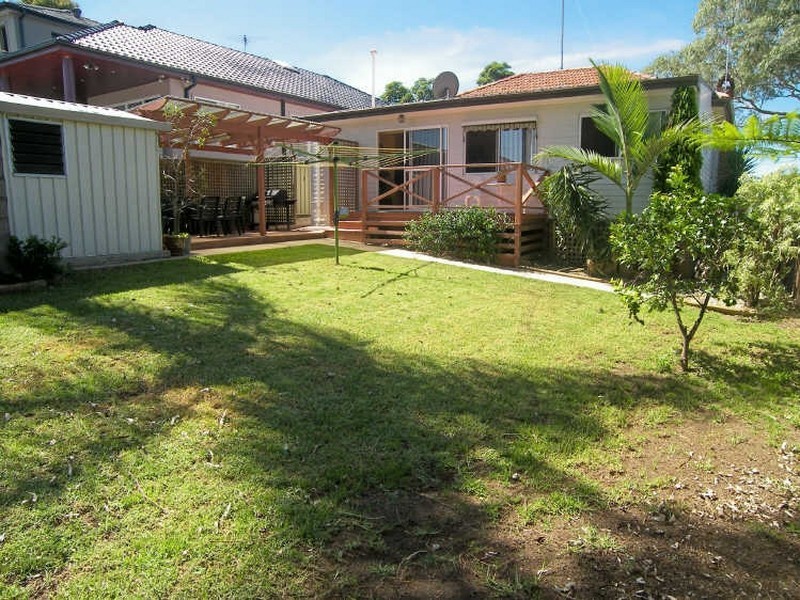 27 Rosebank Avenue, Kingsgrove NSW 2208