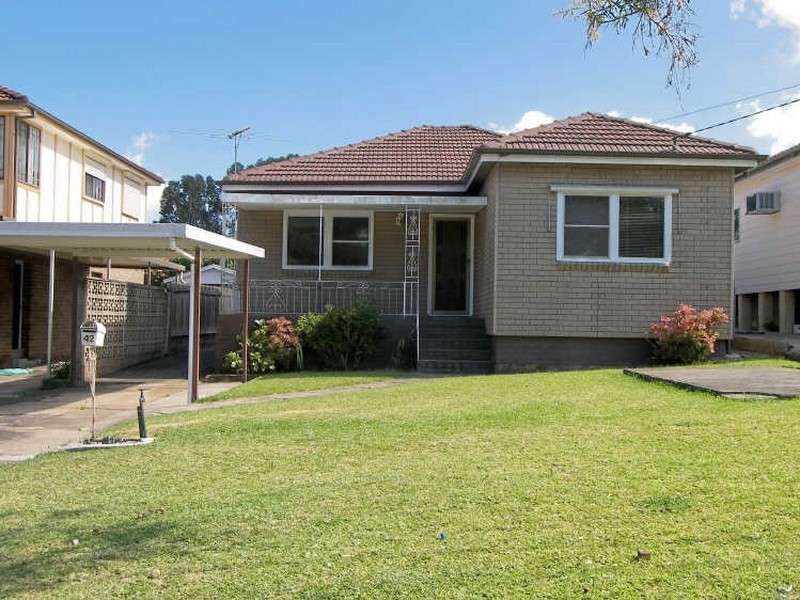 42 Glamis Street, Kingsgrove NSW 2208