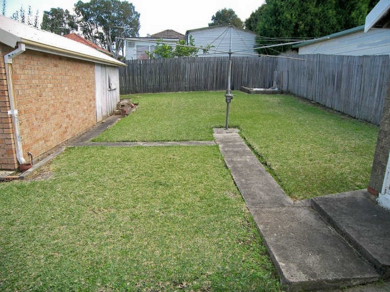 42 Glamis Street, Kingsgrove NSW 2208