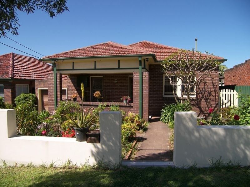 2 Sutcliffe Street, Kingsgrove NSW 2208