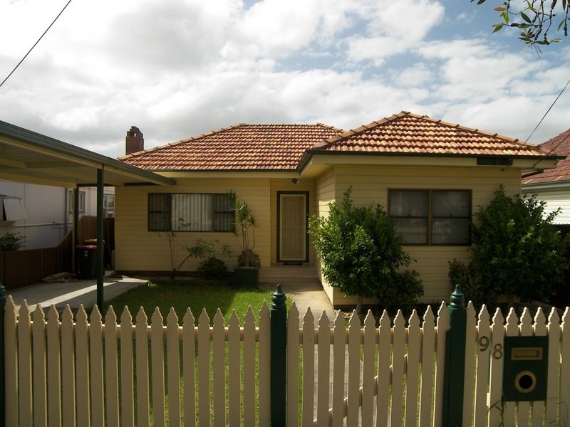 98 Chapel Street, Kingsgrove NSW 2208