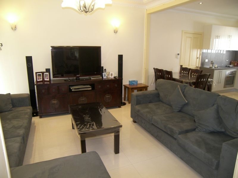 18 Roseland Avenue, Roselands NSW 2196