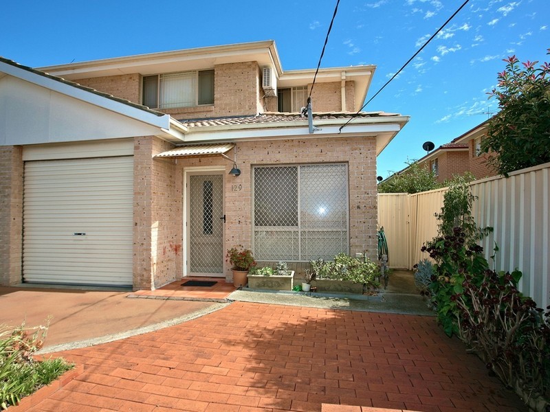 129 Moorefields Road, Roselands NSW 2196