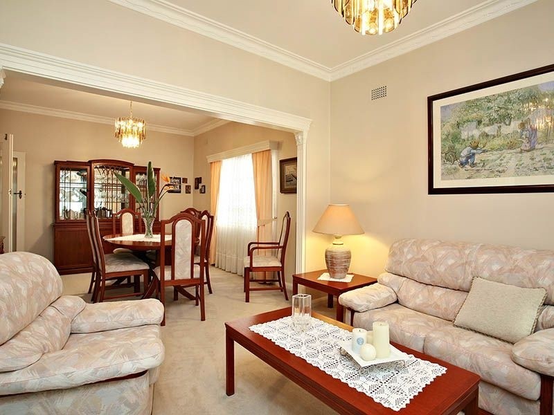 6 Rosemeath Avenue, Kingsgrove NSW 2208