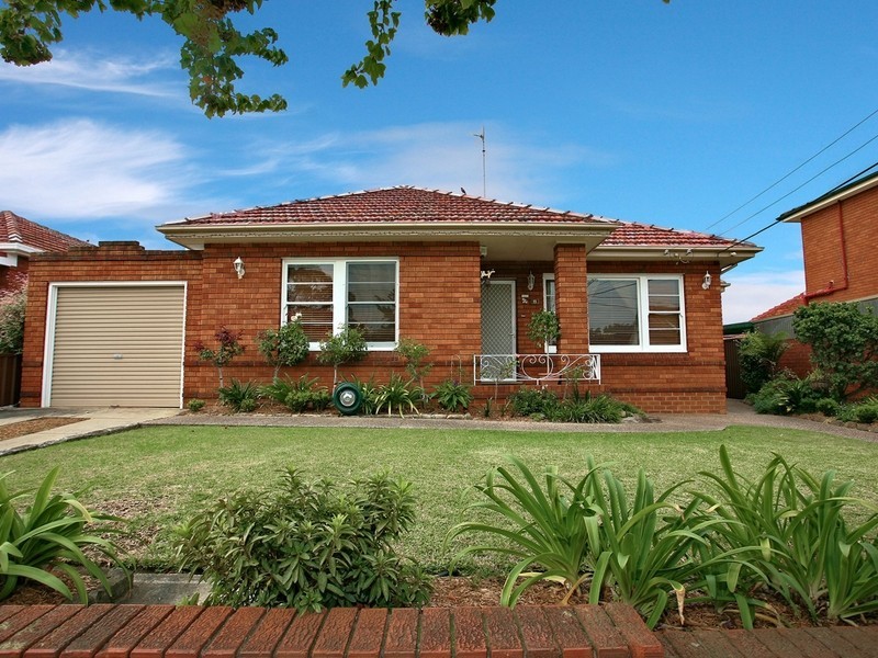 2 Julie Avenue, Clemton Park NSW 2206