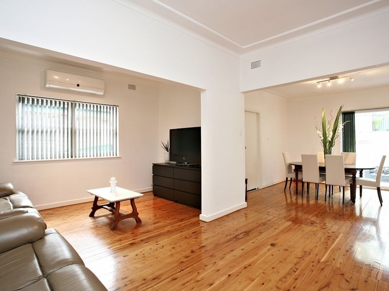 12 Lees Road, Kingsgrove NSW 2208