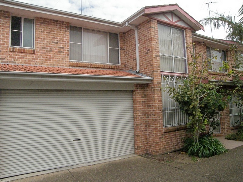 6/30 Albion Street, Roselands NSW 2196