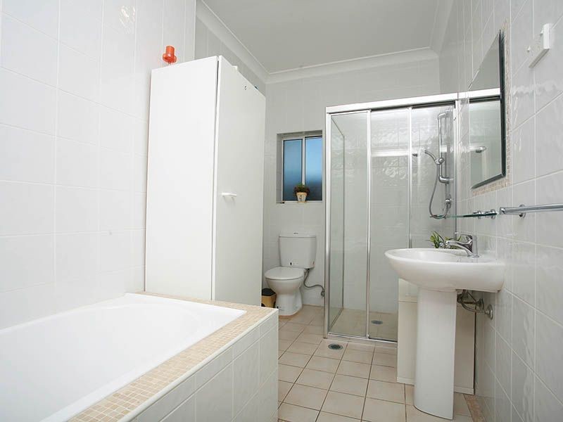 18 Bykool Avenue, Kingsgrove NSW 2208