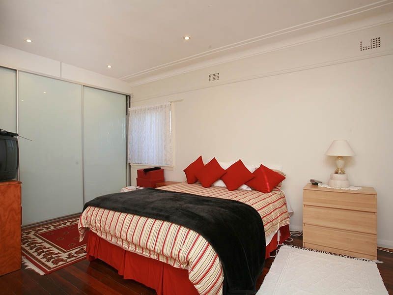 18 Bykool Avenue, Kingsgrove NSW 2208