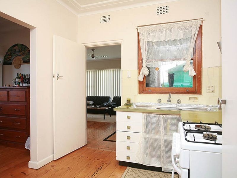 23 Beaconsfield Avenue, Kingsgrove NSW 2208