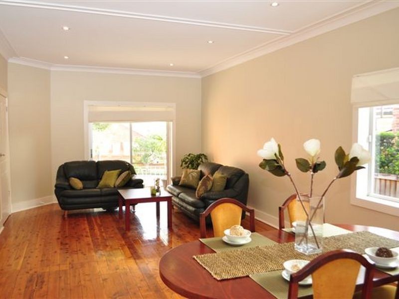 37 Vivienne Street, Kingsgrove NSW 2208