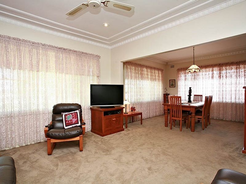 4 Rodgers Avenue, Kingsgrove NSW 2208