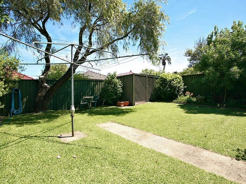 4 Rodgers Avenue, Kingsgrove NSW 2208